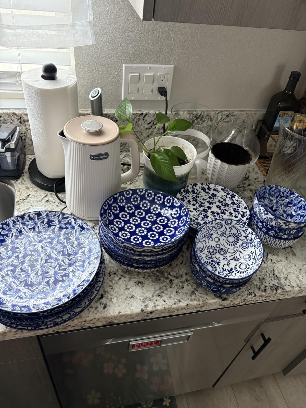 vancasso SELENE Plates and Bowls Set for 6, 24 Pieces Dinnerware Sets, Mircowave and Dishwasher Safe Dishes Set, Porcelain Blue Dinnerware customer photo 1