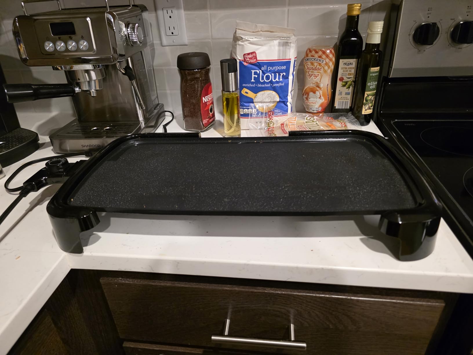 Amazon Basics Electric Griddle with Nonstick Ceramic Coating, Adjustable Temperature, Detachable Dishwasher Safe Plate, Drip Tray, 10 x 20 inches, Black customer photo 1