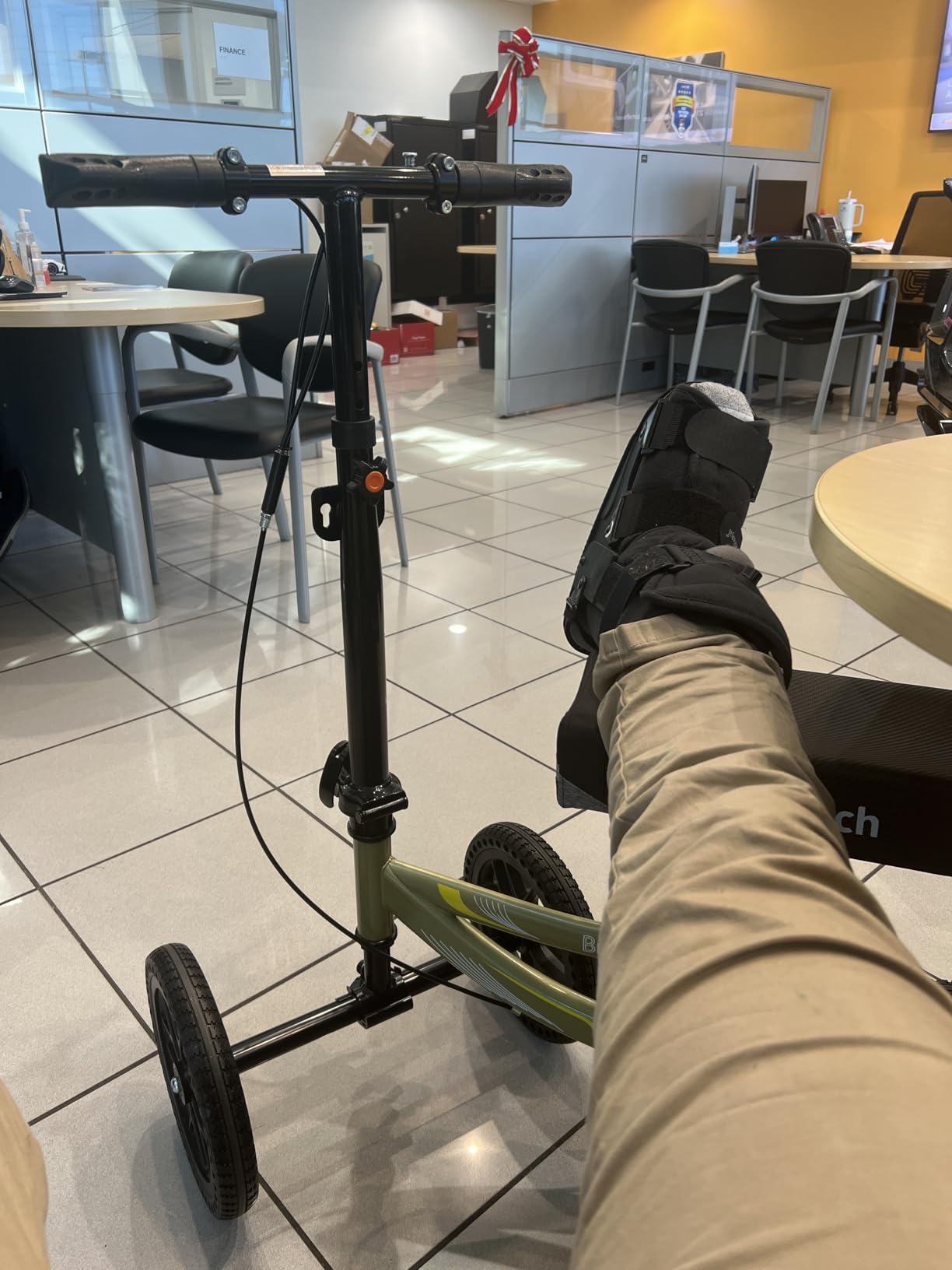 BlessReach All Terrain Knee Scooter for Adults Foot Injuries,11” Big Wheels customer photo 2
