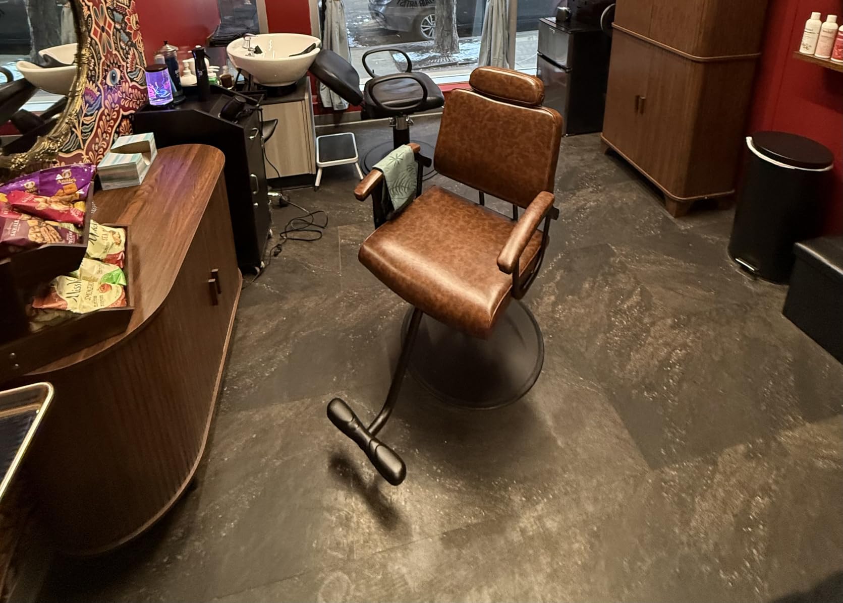 Baasha Premium Black Reclining Salon Chair with Removable Headrest, All-Purpose Hydraulic Barber Chair, Soft PU Leather, 360° Swivel, 135° Recline, Heavy-Duty Steel Frame, 330 lbs Capacity customer photo 2