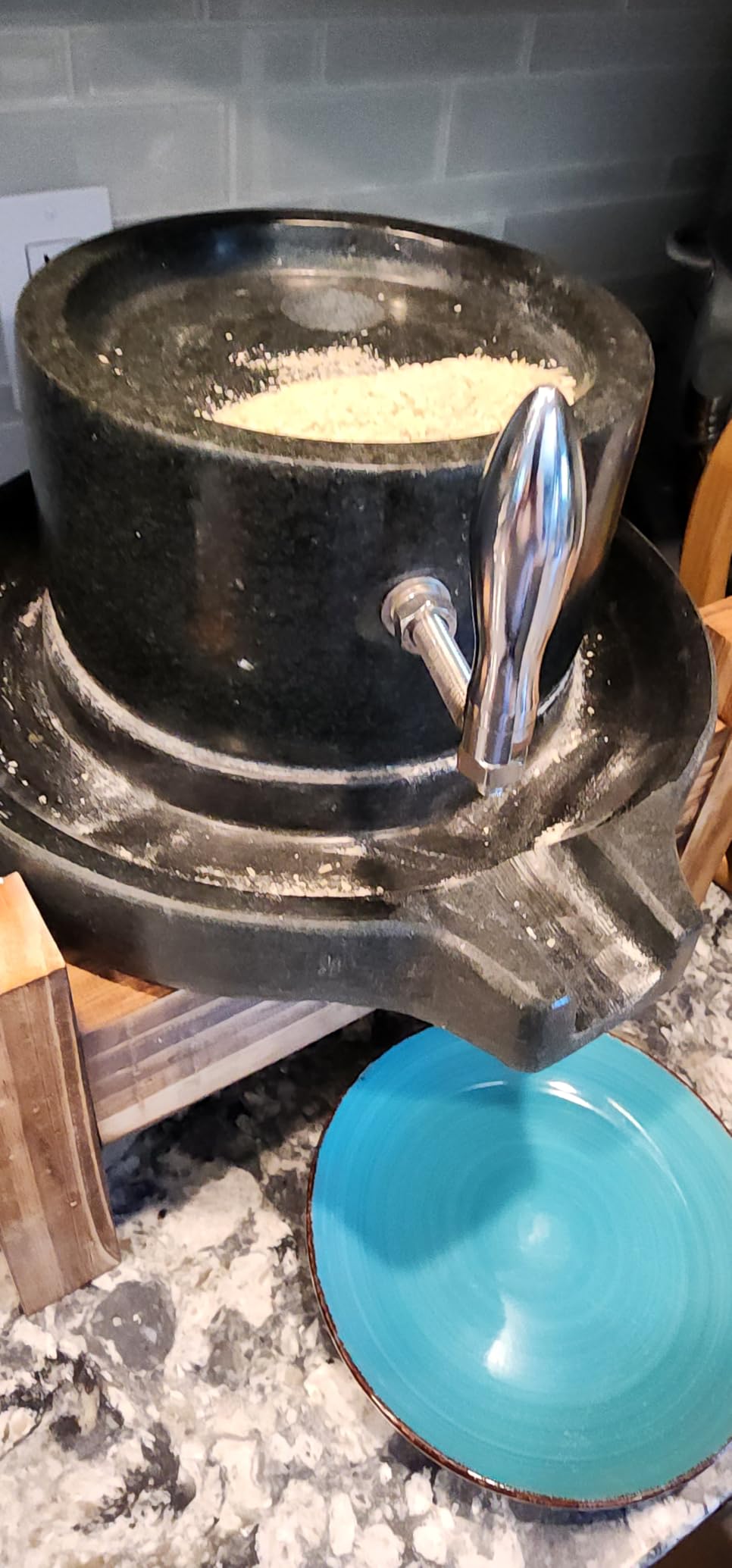 7.8×11.8in Manual Stone Grain Mill with Stainless Steel Handle for Flour customer photo 2