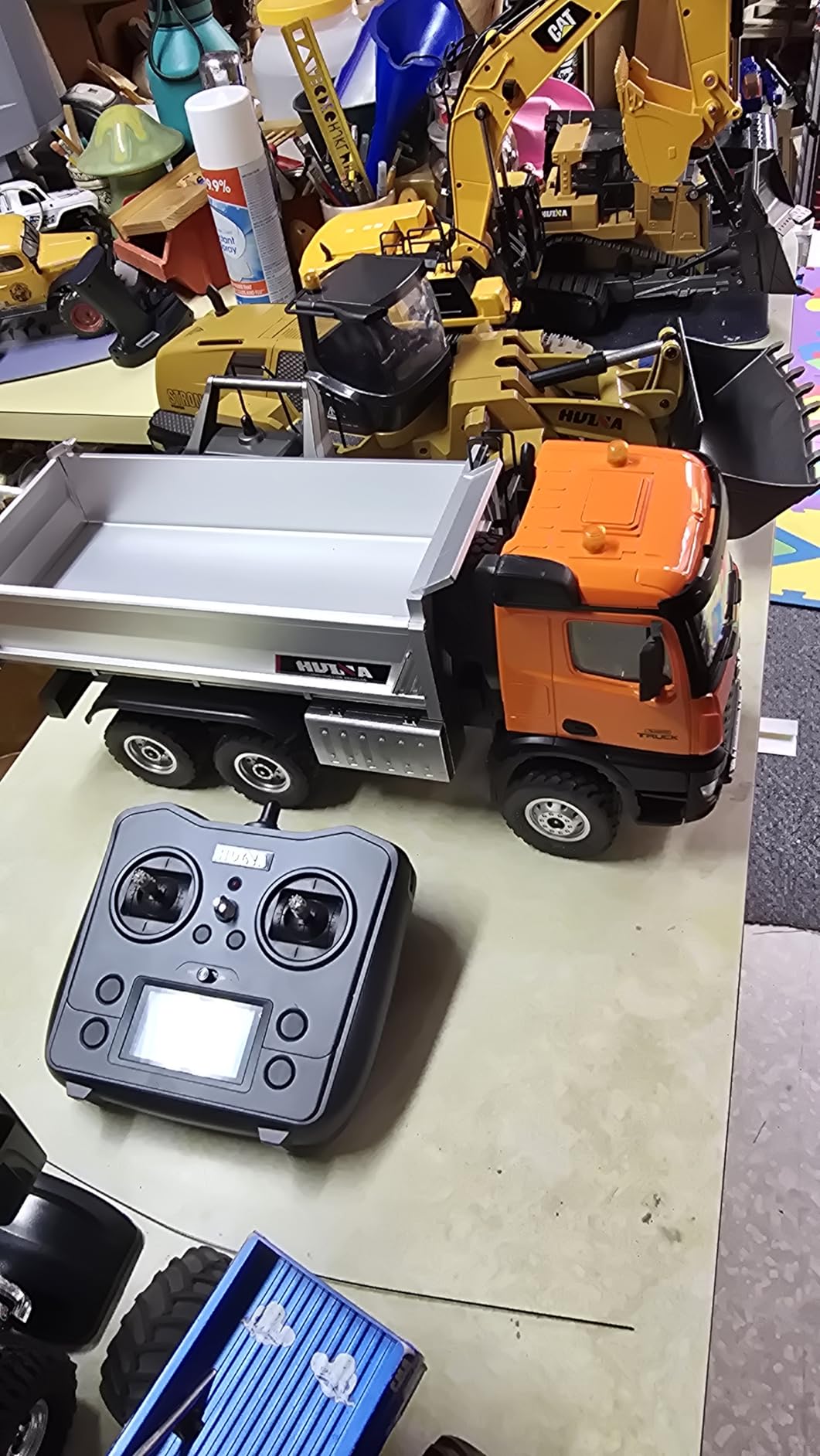 TOUCAN RC HOBBY US in Stock 1/14 HUINA 1598 2.4G Remote Control Dumper 6×6 Engineering Transport Vehicle Lifting Rod Tipper Car Light Sound for Adult customer photo 2