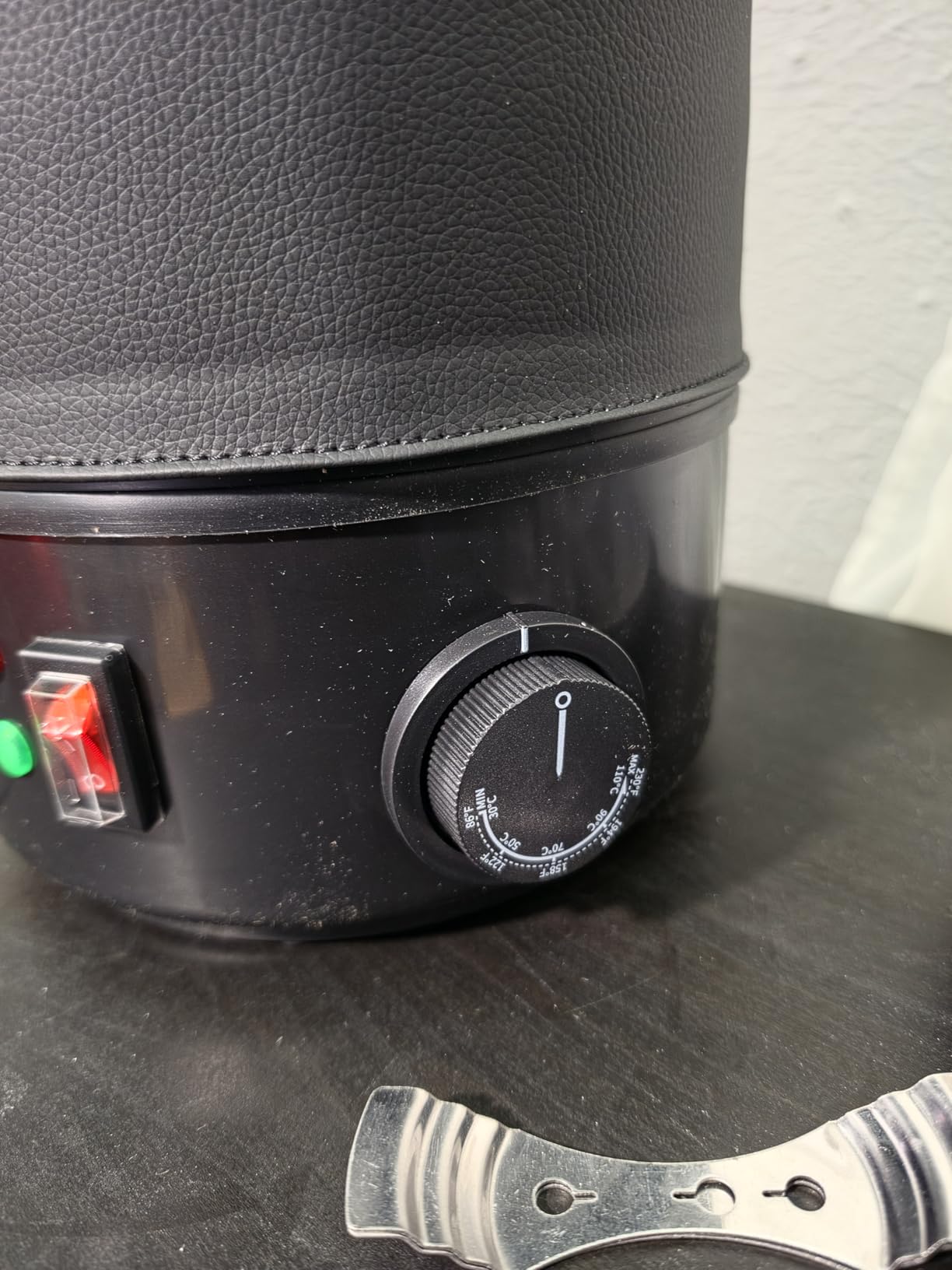 VEVOR 30 Lbs Wax Melter for Candle Making, Fast and Even Heating, with Easy Pour Spout and Temperature Control, Hourglass Base for Non-Stick Smooth Flow, Wax Melting Pot for Making Candles Soaps customer photo 1