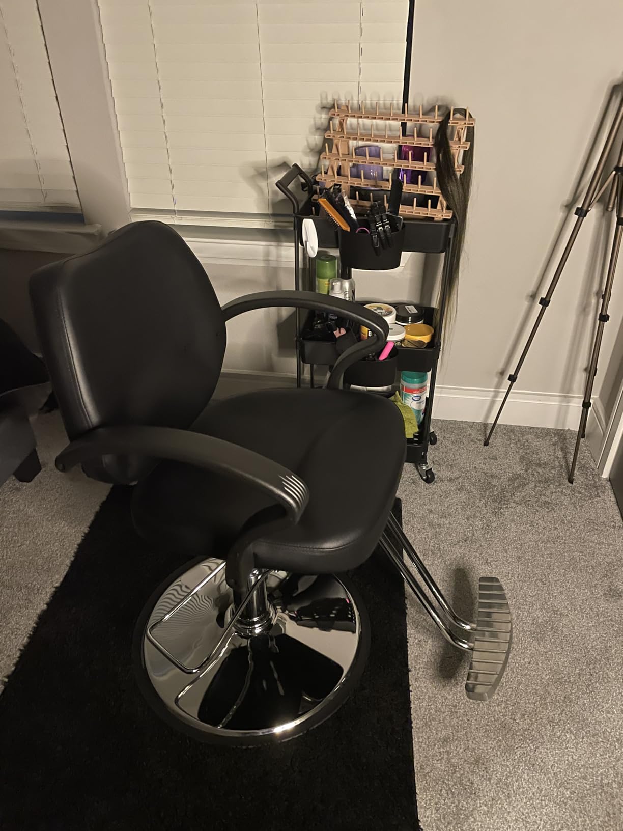 BestMassage Hydraulic Reclining Barber Chair, Heavy Duty All Purpose Salon Chair with Adjustable Headrest Footrest and 360° Swivel Hydraulic Pump for Barbershop, Beauty Salon, and Tattoo Studio,White customer photo 1