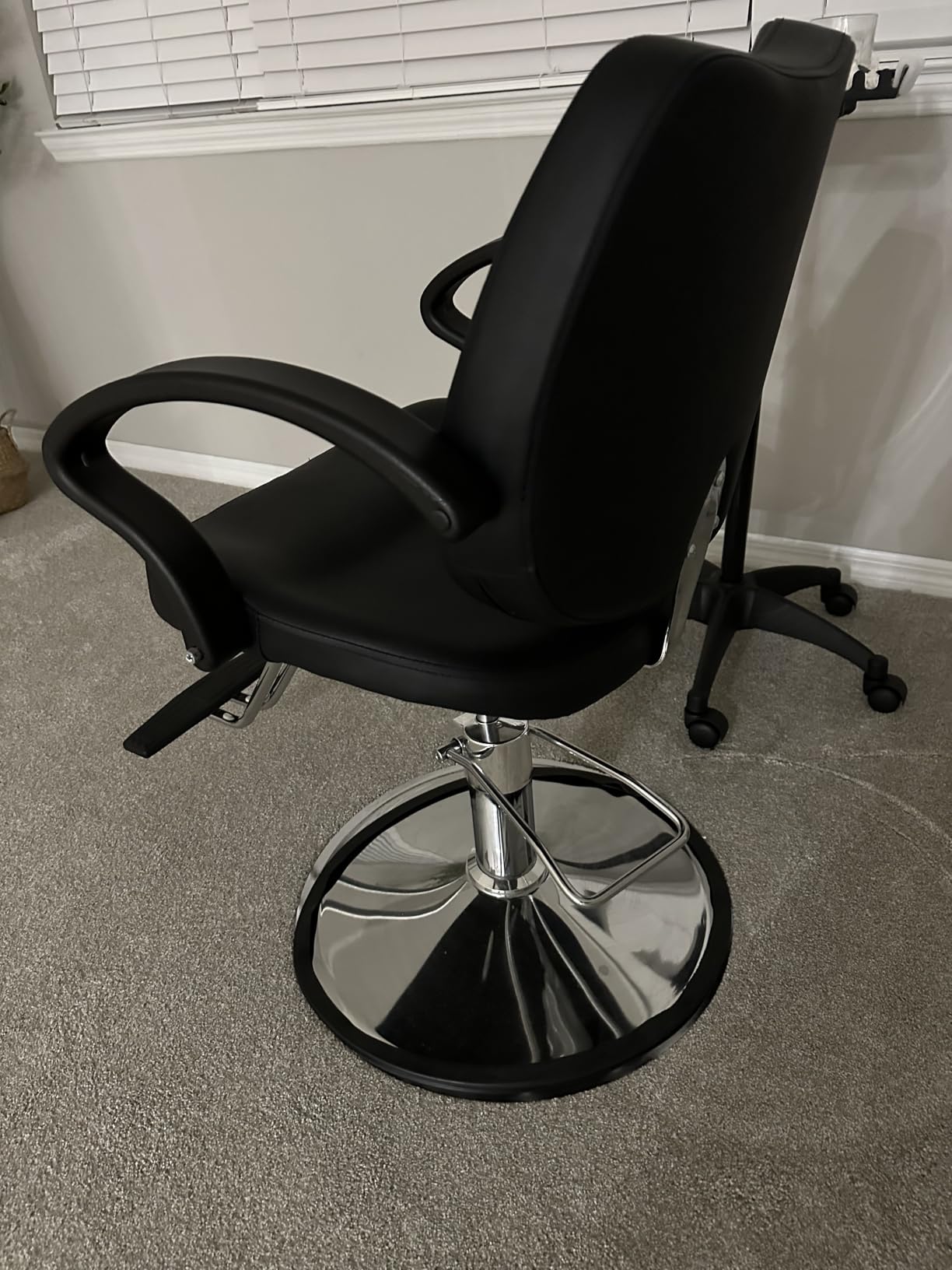 BestMassage Hydraulic Reclining Barber Chair, Heavy Duty All Purpose Salon Chair with Adjustable Headrest Footrest and 360° Swivel Hydraulic Pump for Barbershop, Beauty Salon, and Tattoo Studio,White customer photo 2