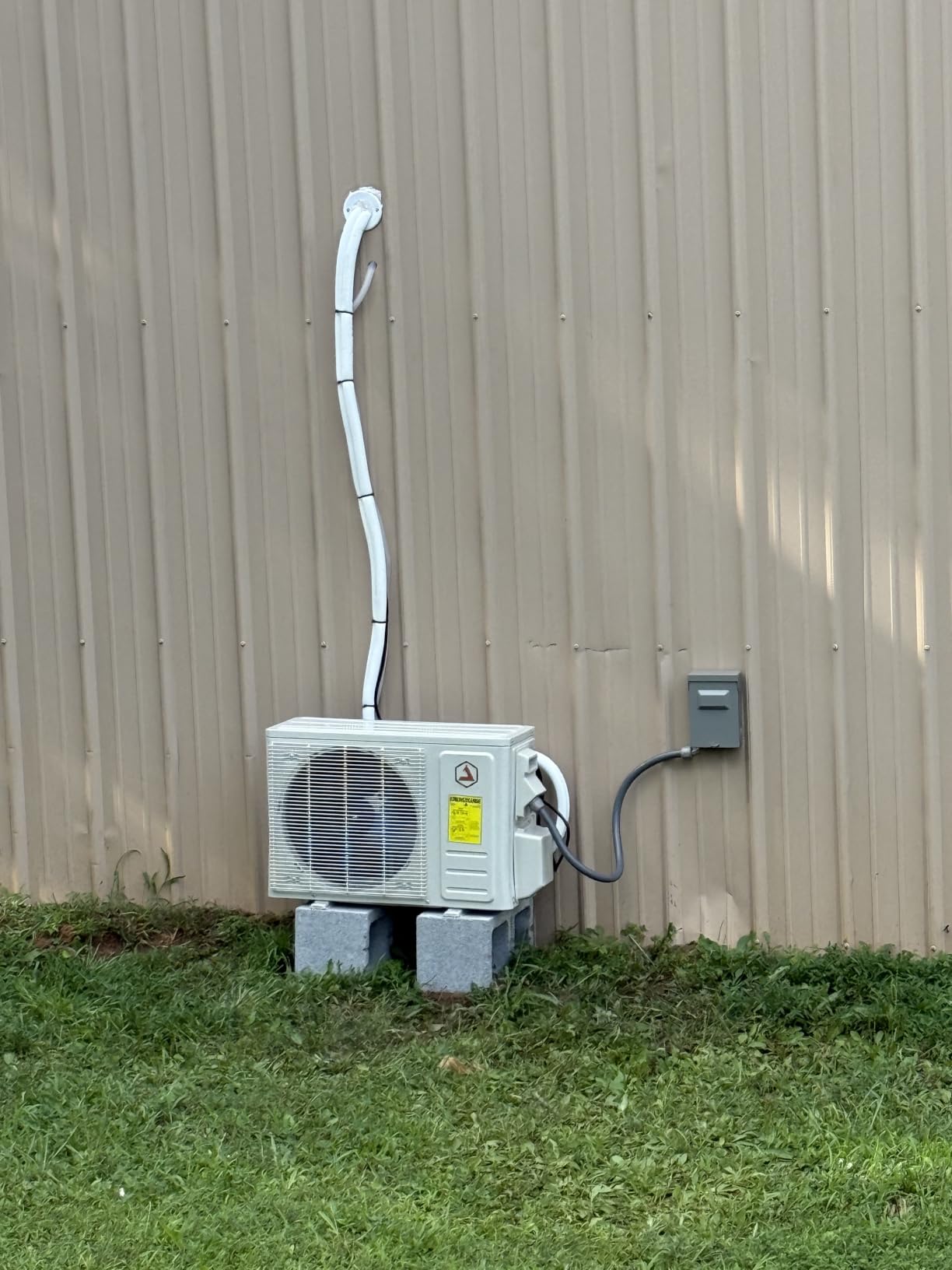 Albott 12,000 BTU Mini Split Air Conditioner and Heater SEER2 18, 115V customer photo 1