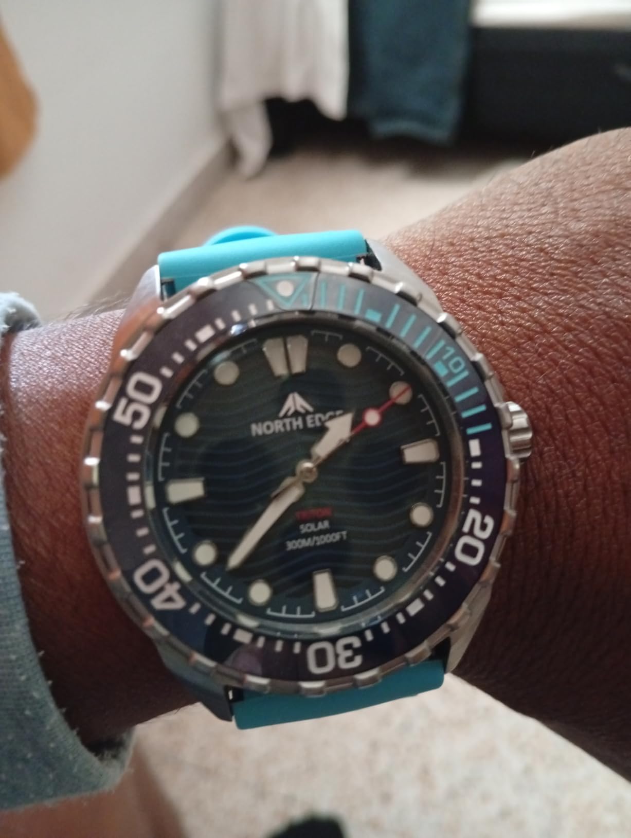 NORTH EDGE Solar Powered Dive Watch Men’s Watch, 1000FT/300M Water Resistance, Luminous Dial, Silicone Strap 45.8MM customer photo 2