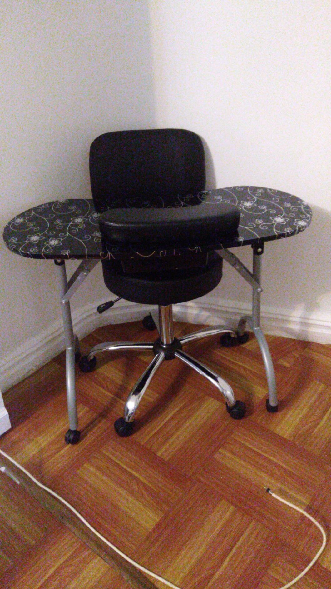 GIANTEX Foldable Nail Table with Drawer, Portable Manicure Table, Pink customer photo 2