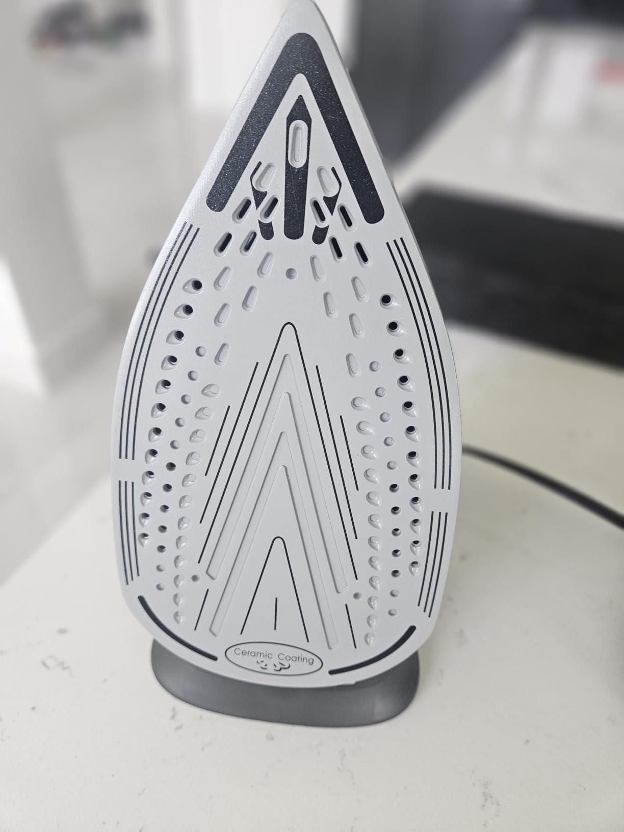 Steam Station Iron for Clothes,1600W Professional Steam Iron with 44 oz Tank, 400 microsteam holes, Built-In Pump, Ceramic baseplate,Iron Lock For Easy Carry,Home use customer photo 1