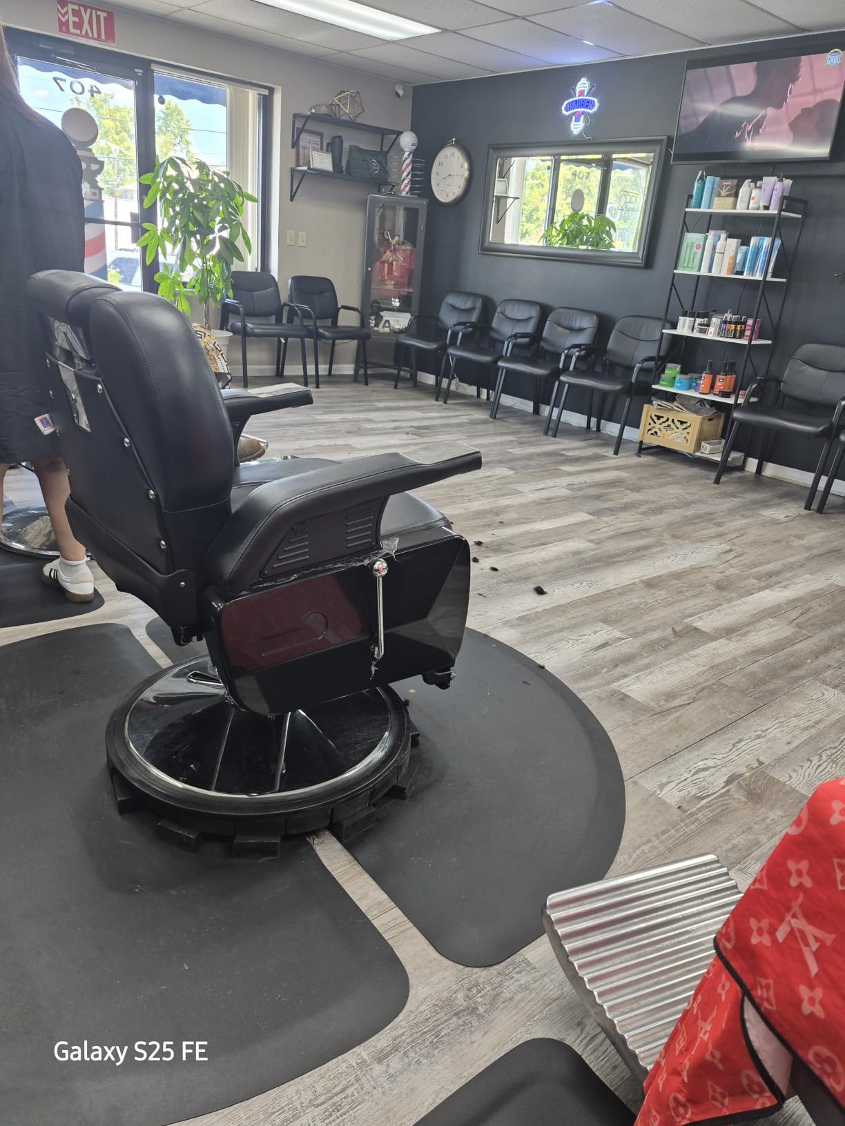 Artist hand Barber Chair, Heavy Duty Reclining Salon Chair All Purpose customer photo 1