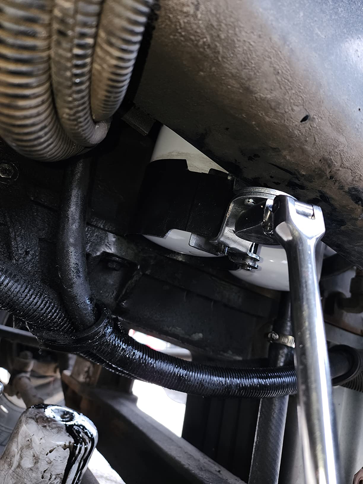 OEMTOOLS 25231 Heavy Duty Truck Oil Filter Wrench, 4-1/8 in to 4-5/8 in, 104mm to 118mm, 1/2 in Drive, Alloy Steel customer photo 2