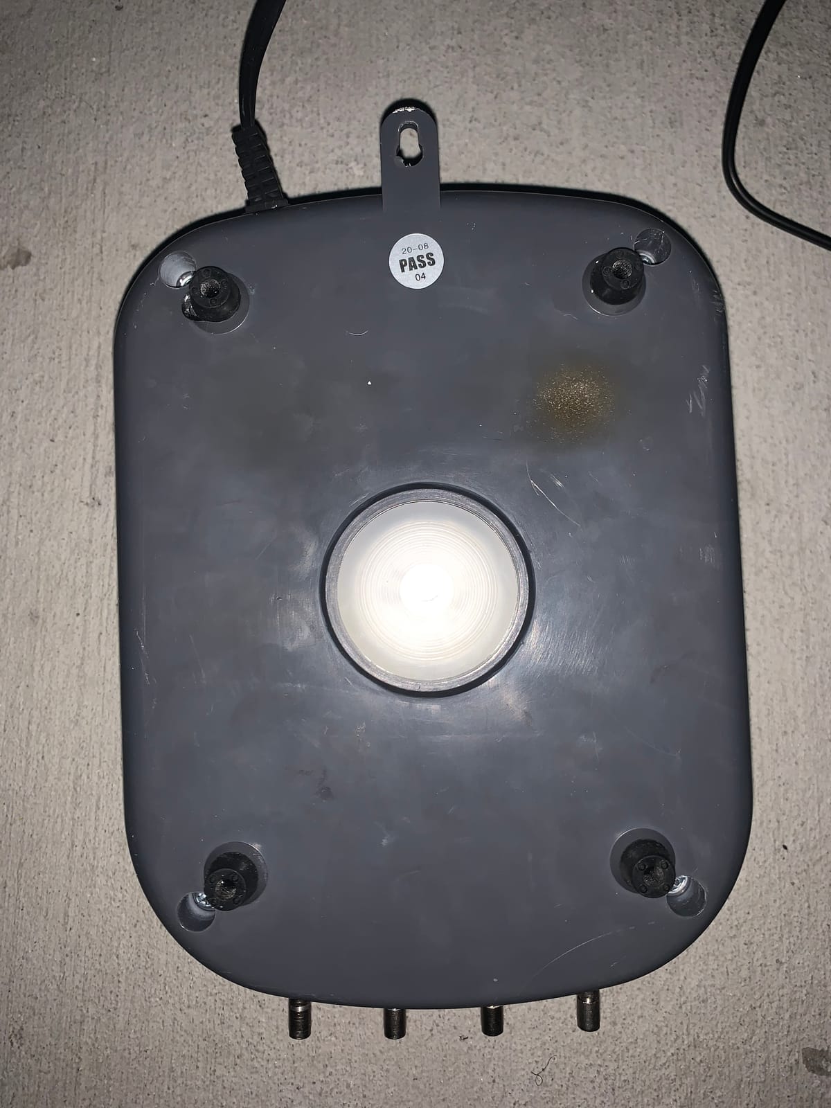 Sun YT-304 18 LPM Aquarium Air Pump with 4 Outlets, 8.5W, 120 Gallon Grey customer photo 2