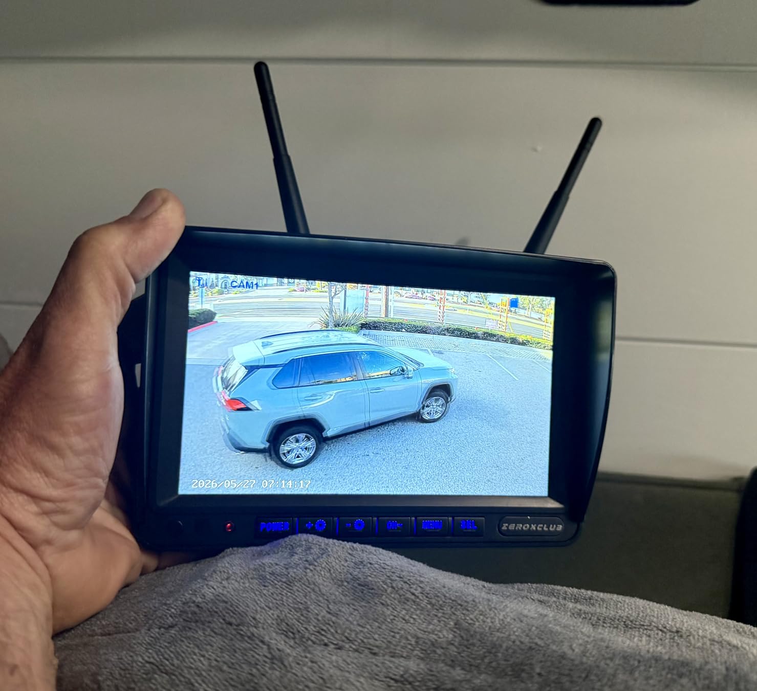ZEROXCLUB 1080P Wireless Backup Camera System Kit with 7'' LCD Monitor customer photo 2