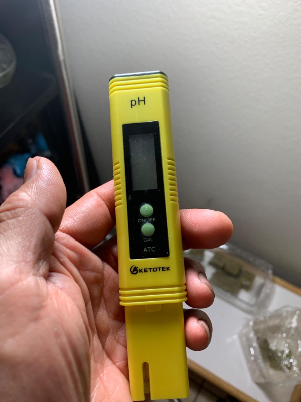 KETOTEK Digital PH Meter for Water, PH Pen Meter with ATC, PH Tester with 0.00-16.00ph Measure Range for Drinking Water, Hydroponic, Aquarium, Swimming Pool, Accuracy ±0.01pH customer photo 1