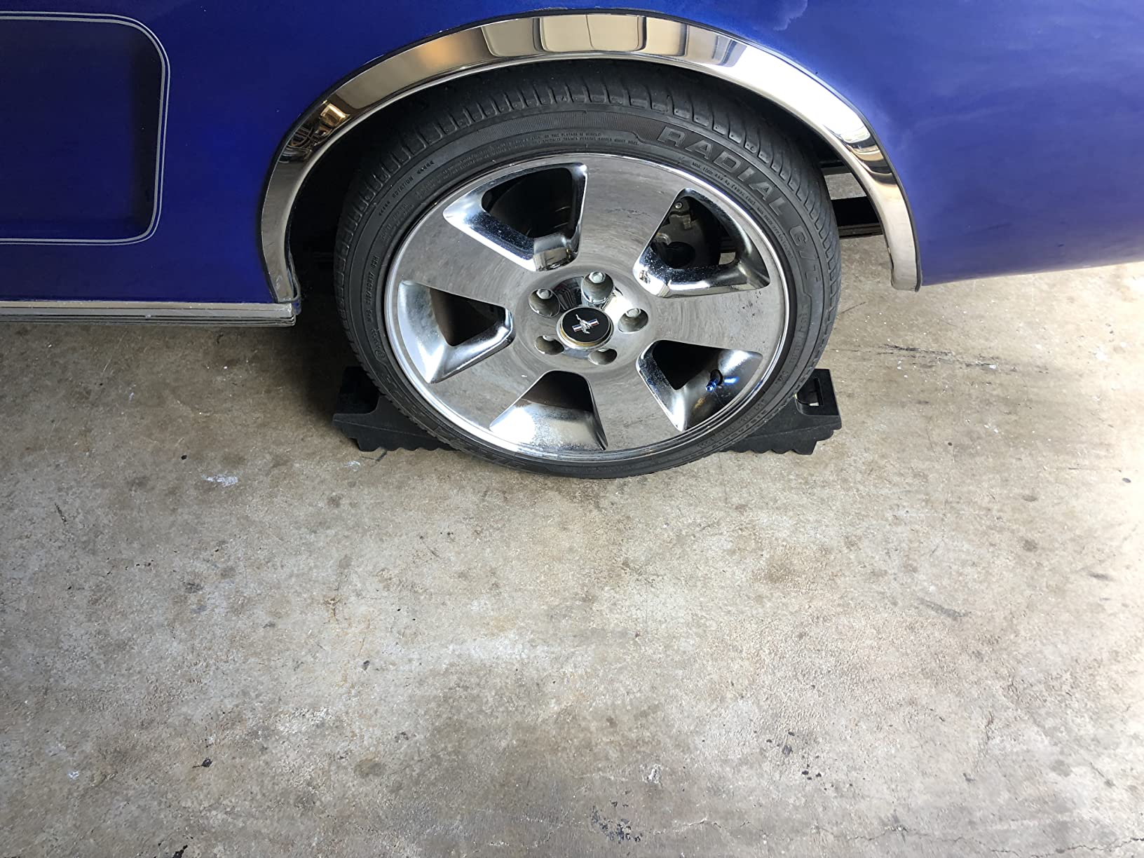 ROBLOCK 2 Pack Wheel Chocks Rubber Heavy Duty Black with Eyebolt, 9