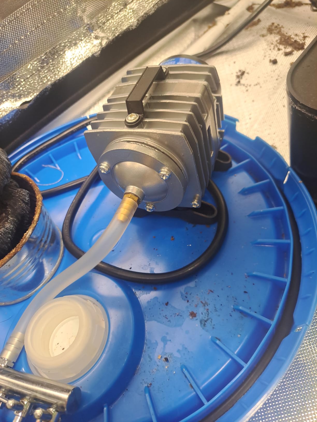 Simple Deluxe Air Pump with Adjustable Air Flow Outlets for Aquarium, Fish Tank and Hydroponic Systems customer photo 1