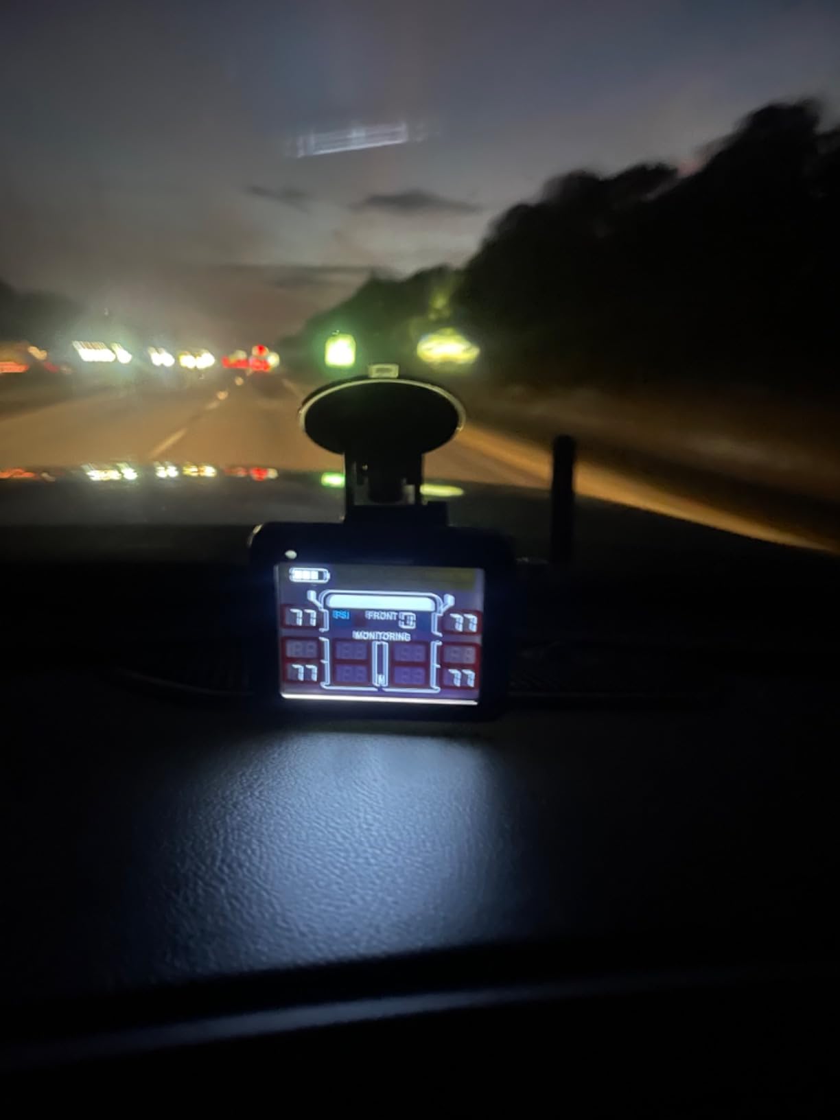 TireMinder i10 RV TPMS with 4 Transmitters, Black customer photo 1