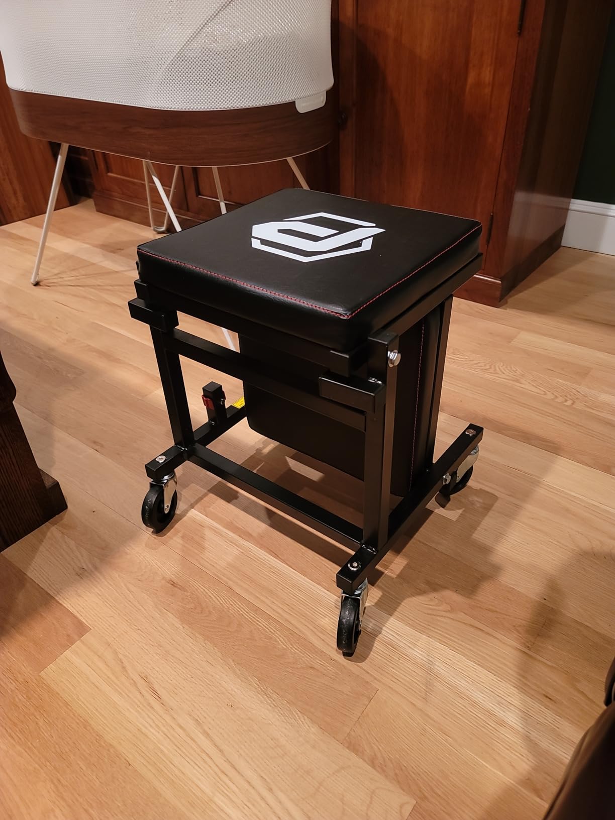 Powerbuilt 2-in-1 Rolling Creeper Seat Converts from High to Low Roller Seat, Fast, Tool-Free Conversion, Garage, Shop, Brake Jobs, Washing, Detailing, Maintenance, Thick Pad, 3-in. Casters - 240298 customer photo 1