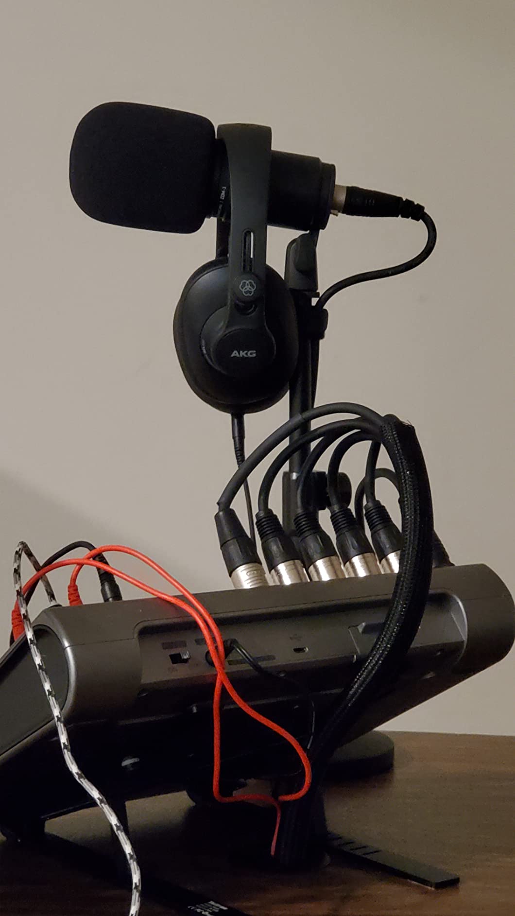 Zoom ZDM-1 Dynamic Microphone for Podcasts, Voice-Overs, Vocals, and More, High SPL Capability, Sturdy Metal Body, and Large Diaphragm customer photo 1