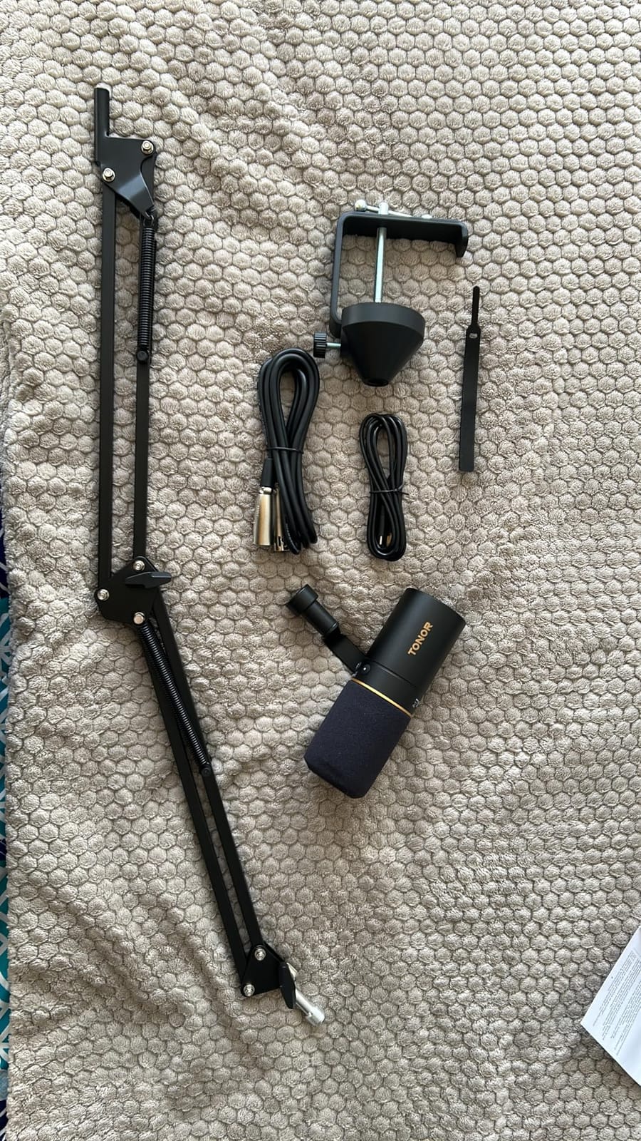 TONOR Dynamic Podcast Microphone, XLR/USB Mic for Recording, Streaming customer photo 1