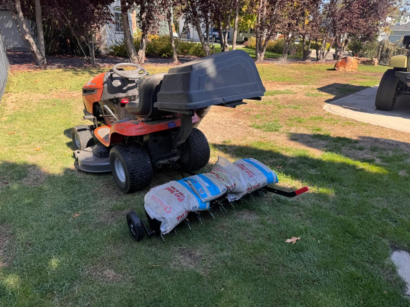 Suchtale 40-Inch Tow Behind Spike Aerator with Galvanized Steel Tines, Durable Lawn Aerator Soil Penetrator Spikes Tractor with Extra-Wide Tow Bar for Lawn and Farm, Black customer photo 2