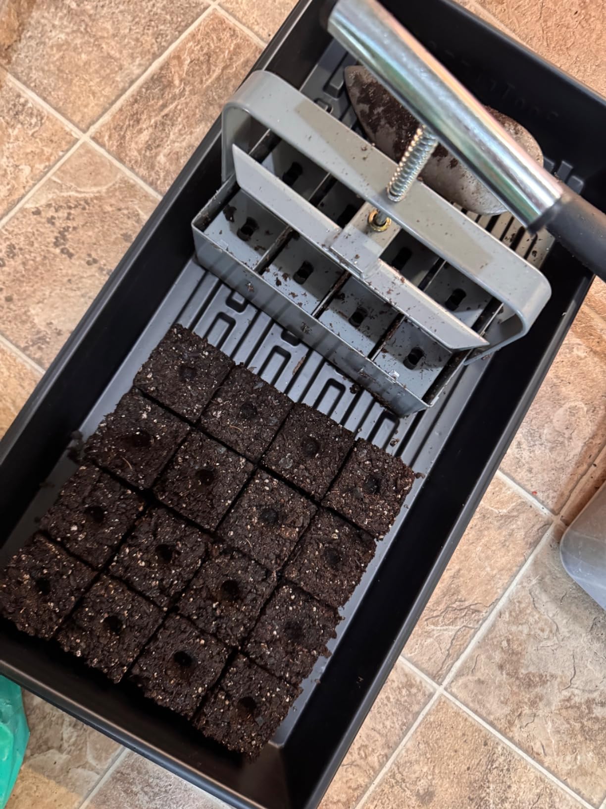 BlumWay Soil Blocker, 8 Cell 2 inch Soil Block Maker for Seed Starting customer photo 2
