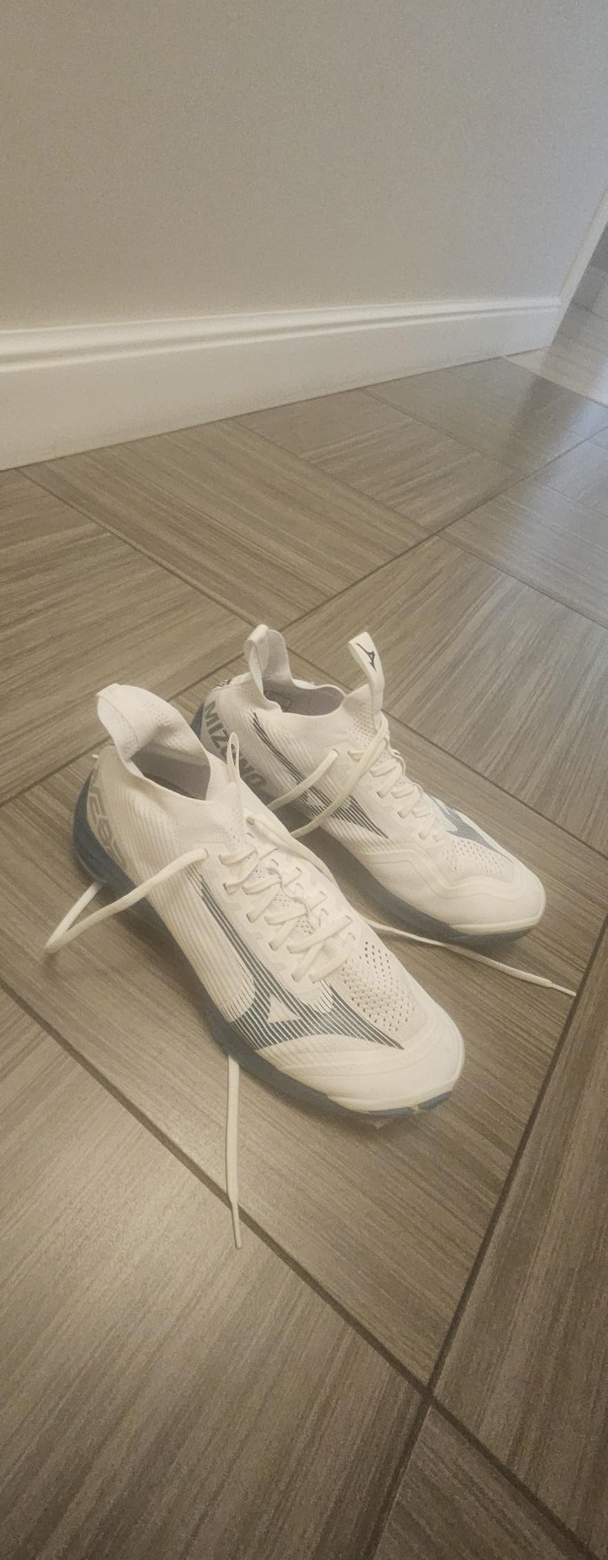 Mizuno Unisex-Adult Wave Lightning Neo 2Volleyball Shoe customer photo 1