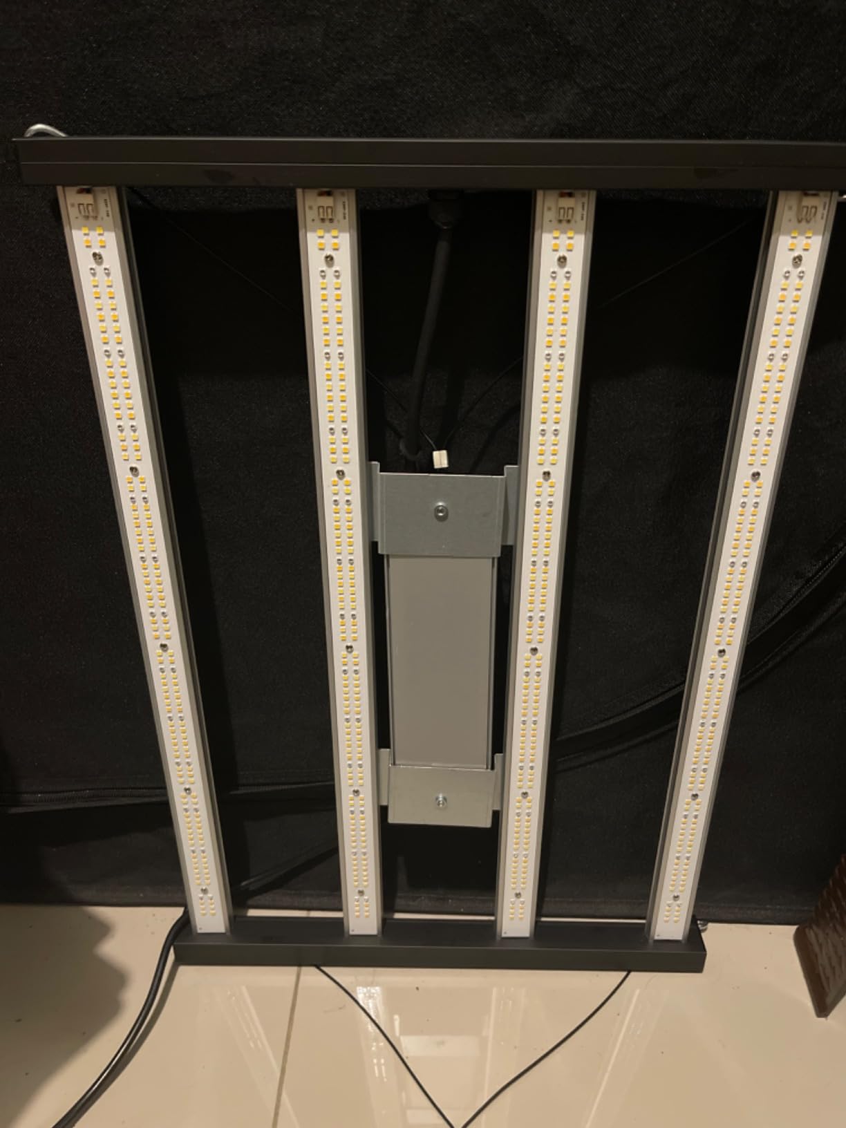 CANAGROW CG1200 LED Grow Light for Indoor Plants 2x2ft Coverage with High Yield Diodes, Sunlike Full Spectrum Dimmable Growing Lamps for Hydroponic Indoor Seeding Veg Bloom Greenhouse(Black) customer photo 1