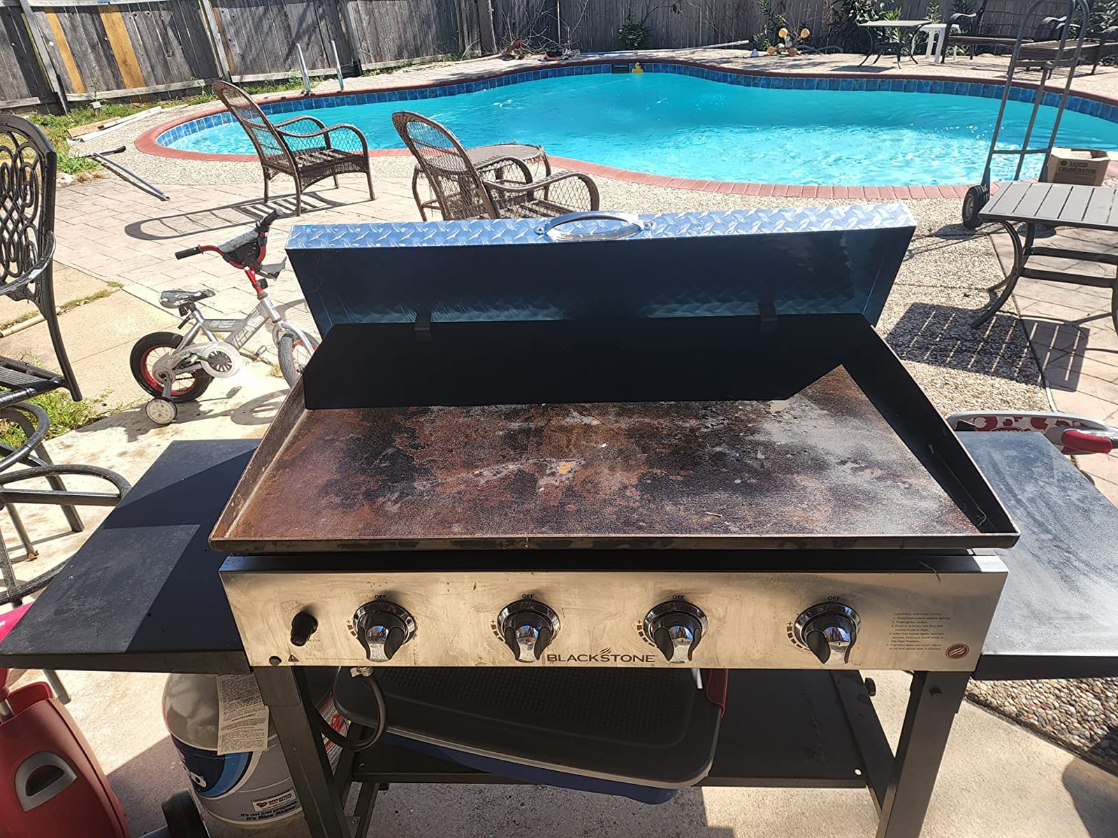 Flybold 36 Inch Blackstone Griddle Hard Cover – Aluminum Flat Top Grill Lid with Suitcase Handle – Lightweight, Weatherproof, Diamond Cut BBQ Replacement Cover for Blackstone & Member’s Mark Griddles customer photo 1