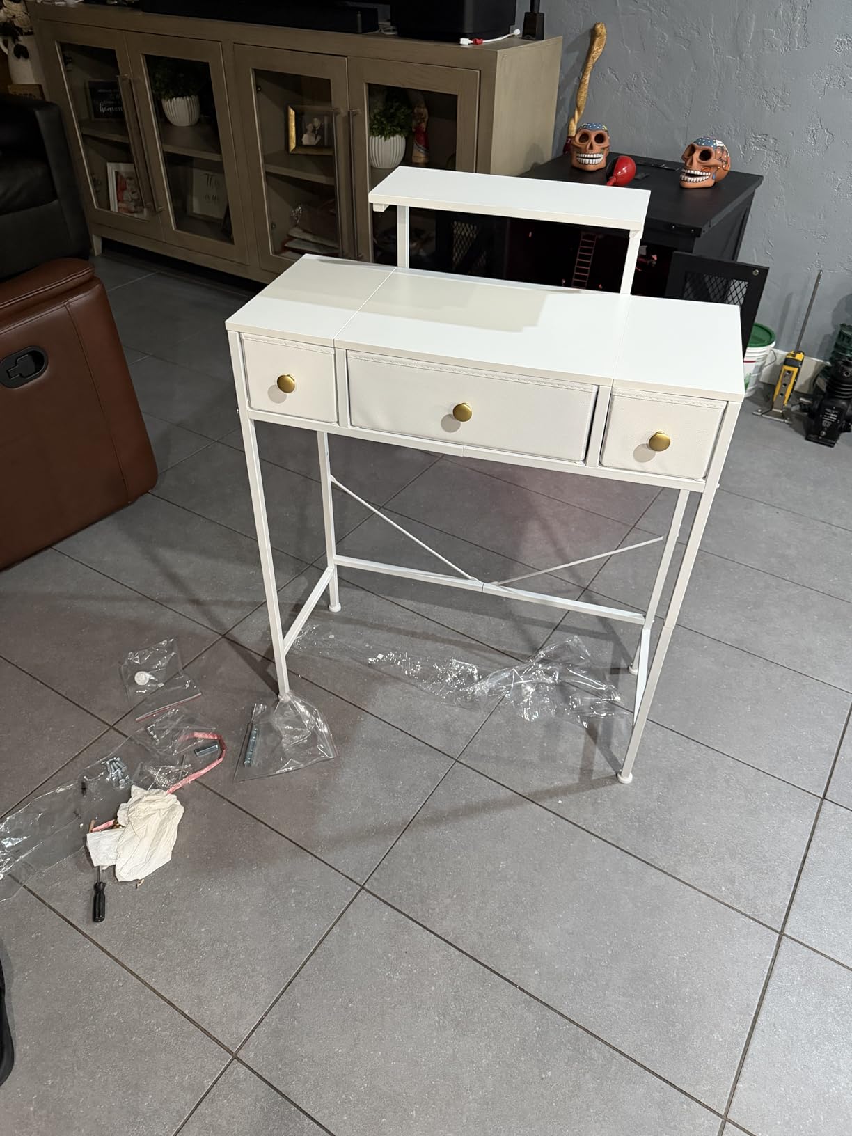 HIGDBFE Small Makeup Vanity Desk 27.5''W with Mirror and Lights, White customer photo 2