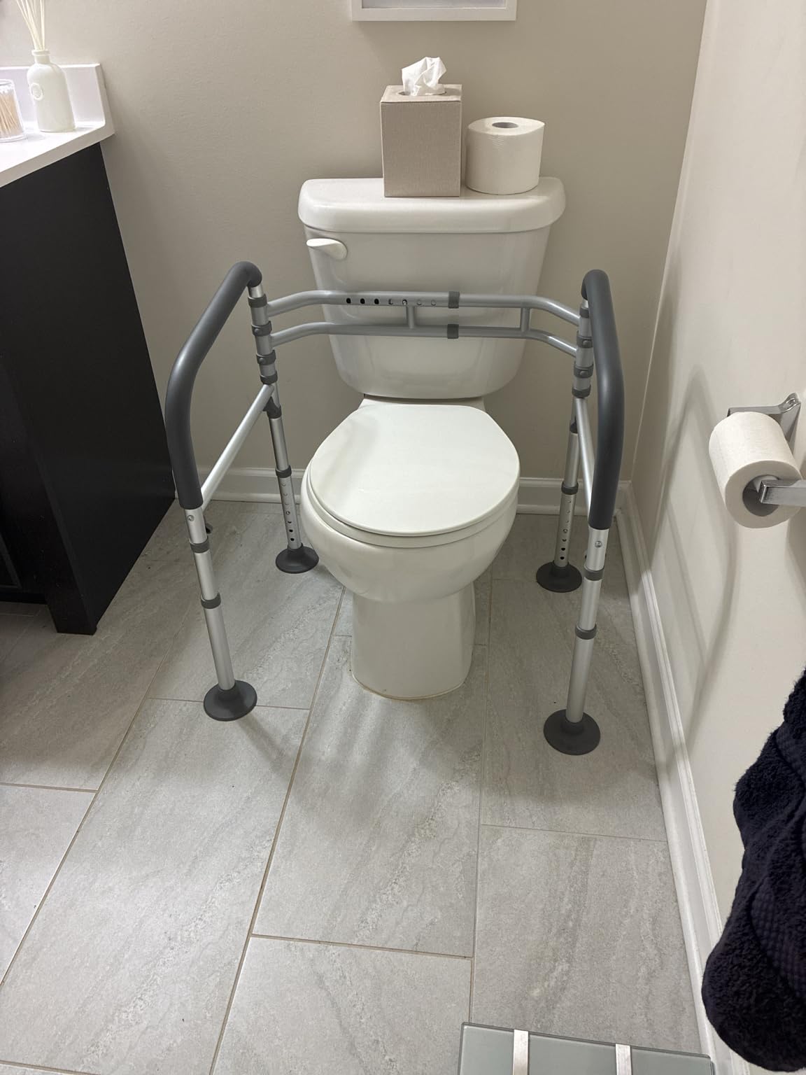 Loyoda Toilet Safety Frame for Seniors, Adjustable Toilet Safety Rail customer photo 2
