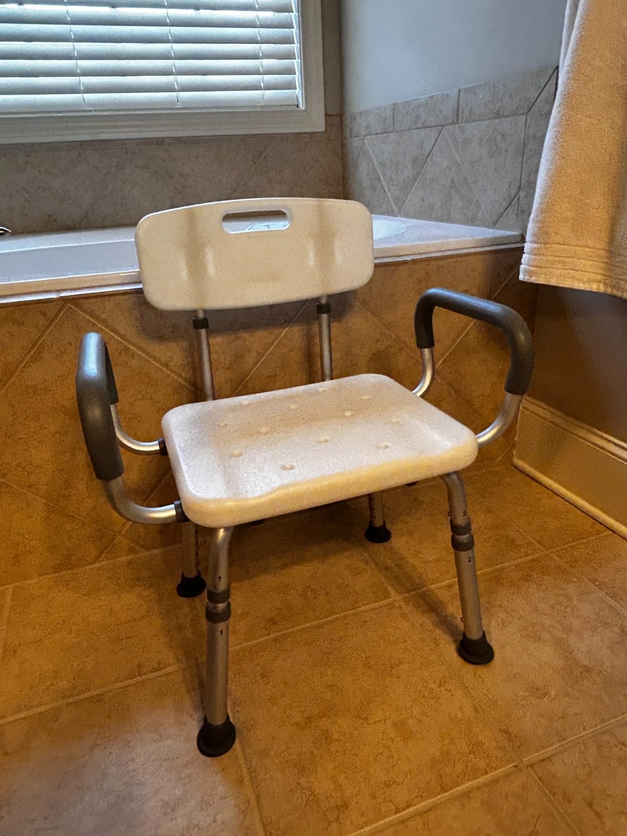 soundfuse Shower Chair for Inside Shower with Arms and Back, Aluminum Frame customer photo 1