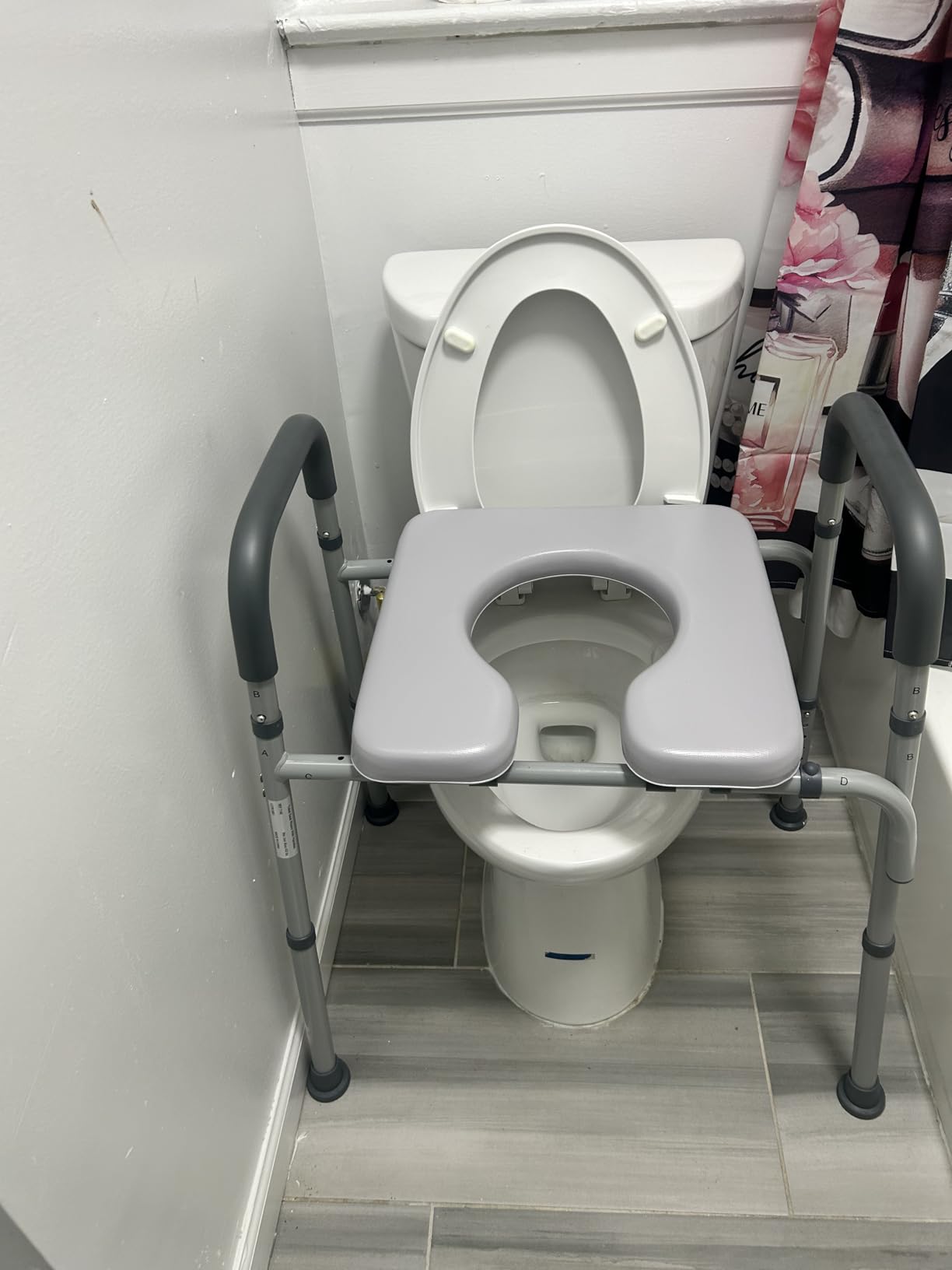 Toilet Seat Riser for Seniors, Adjustable Height & Width, 400lb customer photo 1