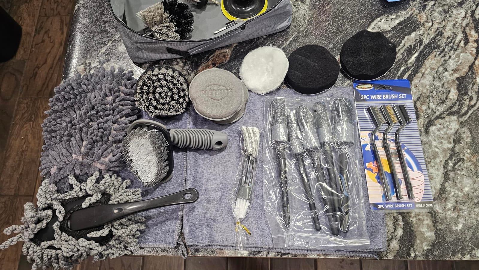 THINKWORK Windshield Cleaner Tool, Detailing Kit Interior with Brush Set customer photo 1