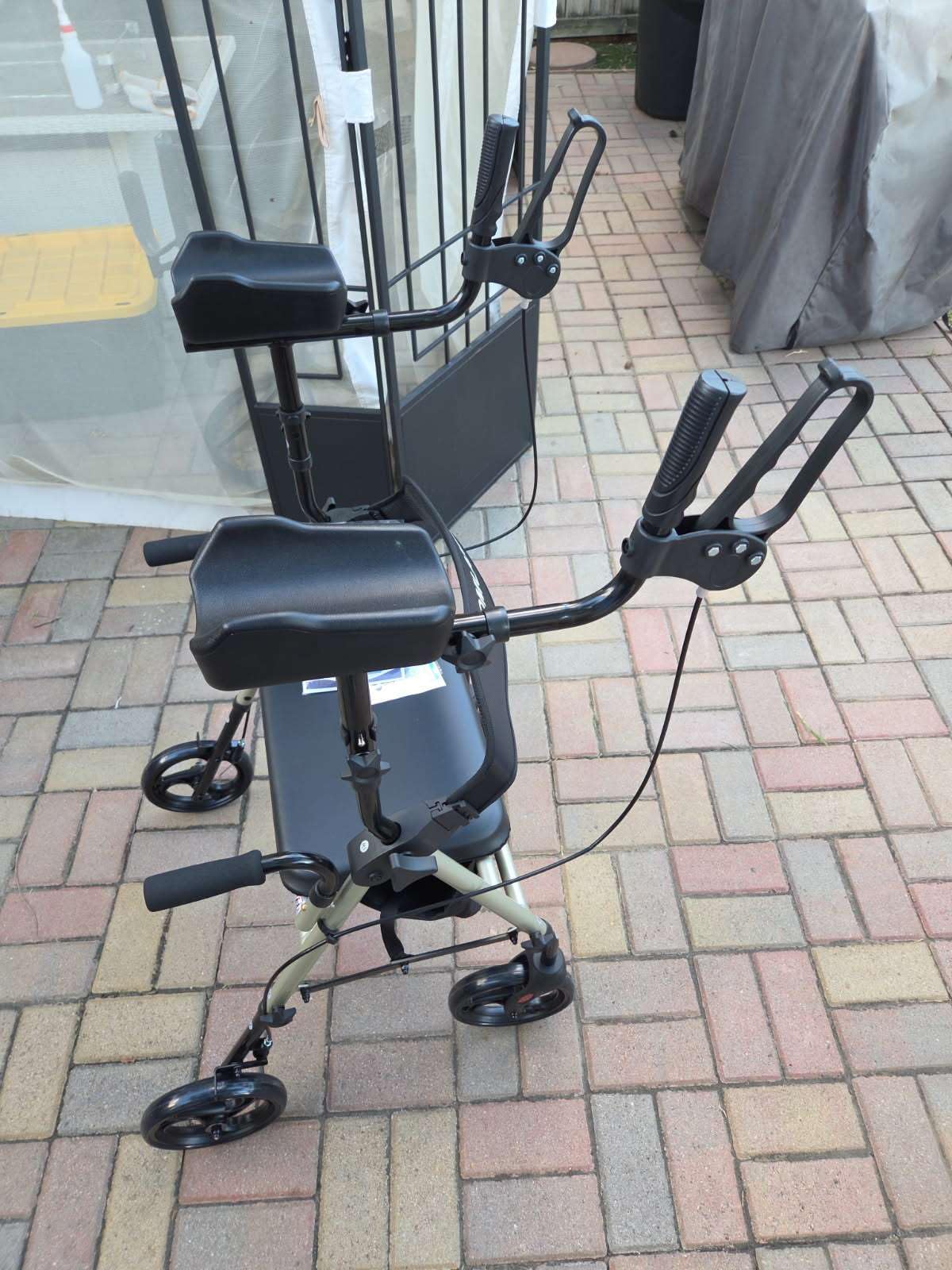 HOMLAND Upright Walker with Seat for Seniors, Adjustable Padded Armsupport customer photo 2
