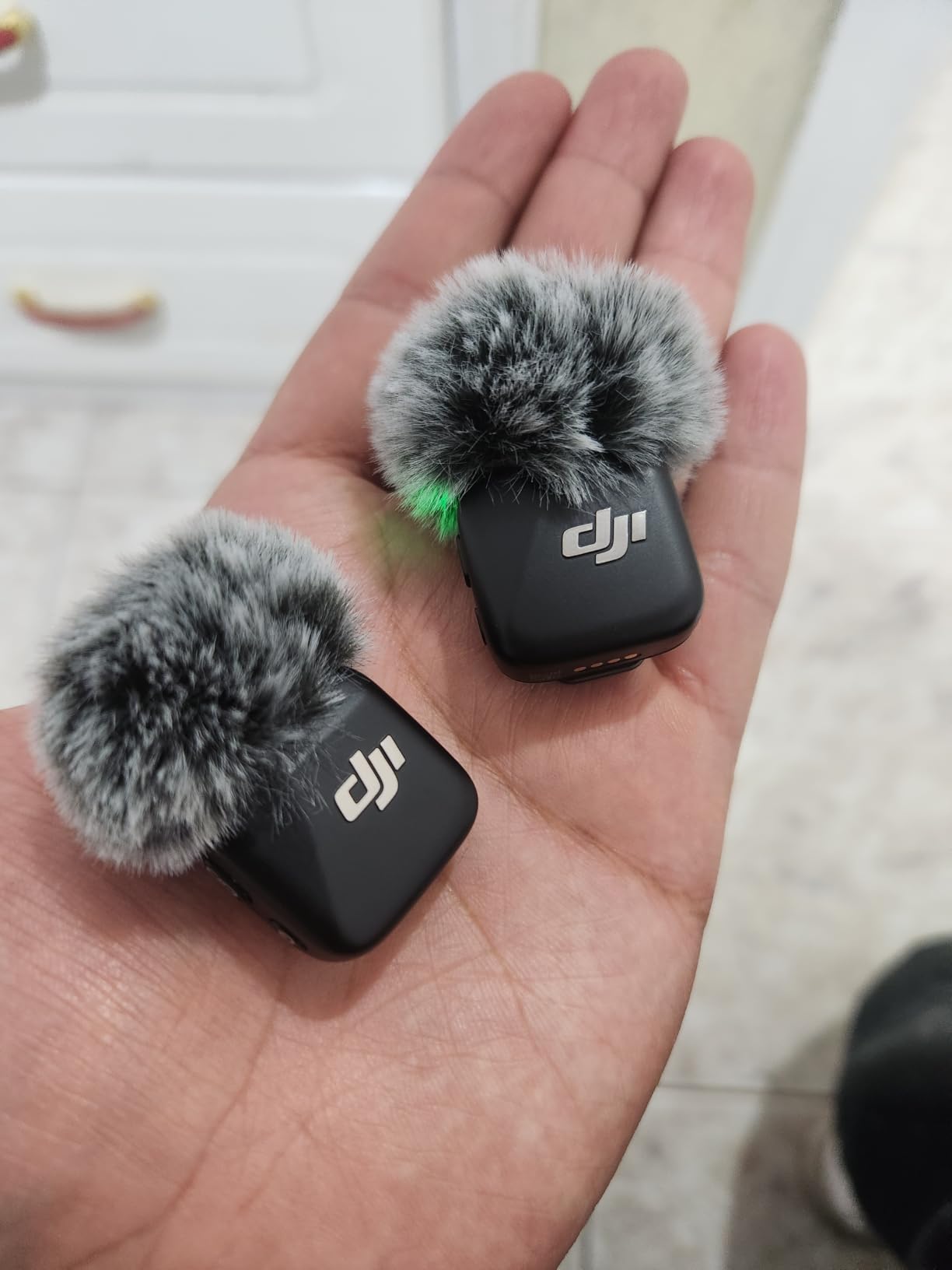 DJI Mic Mini (2 TX + 1 Mobile RX), Ultralight, Active Noise Cancelling customer photo 2