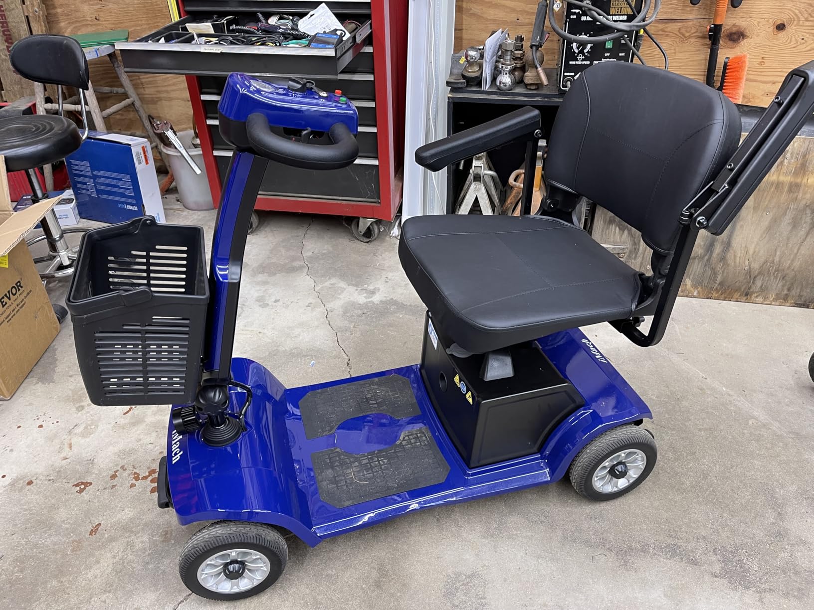 Easy-Operate Mobility Scooter for Seniors, 418lb Cap, 12.4Mi customer photo 1
