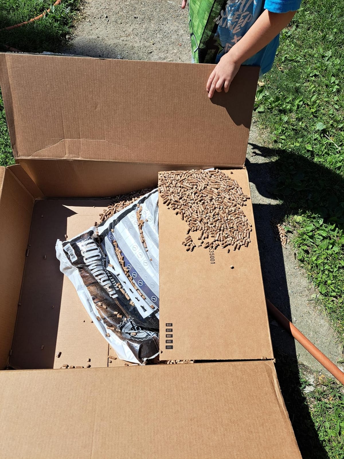 Pit Boss Hickory Blend 100% All Natural Hardwood BBQ Pellets, 15 lb Bag customer photo 2