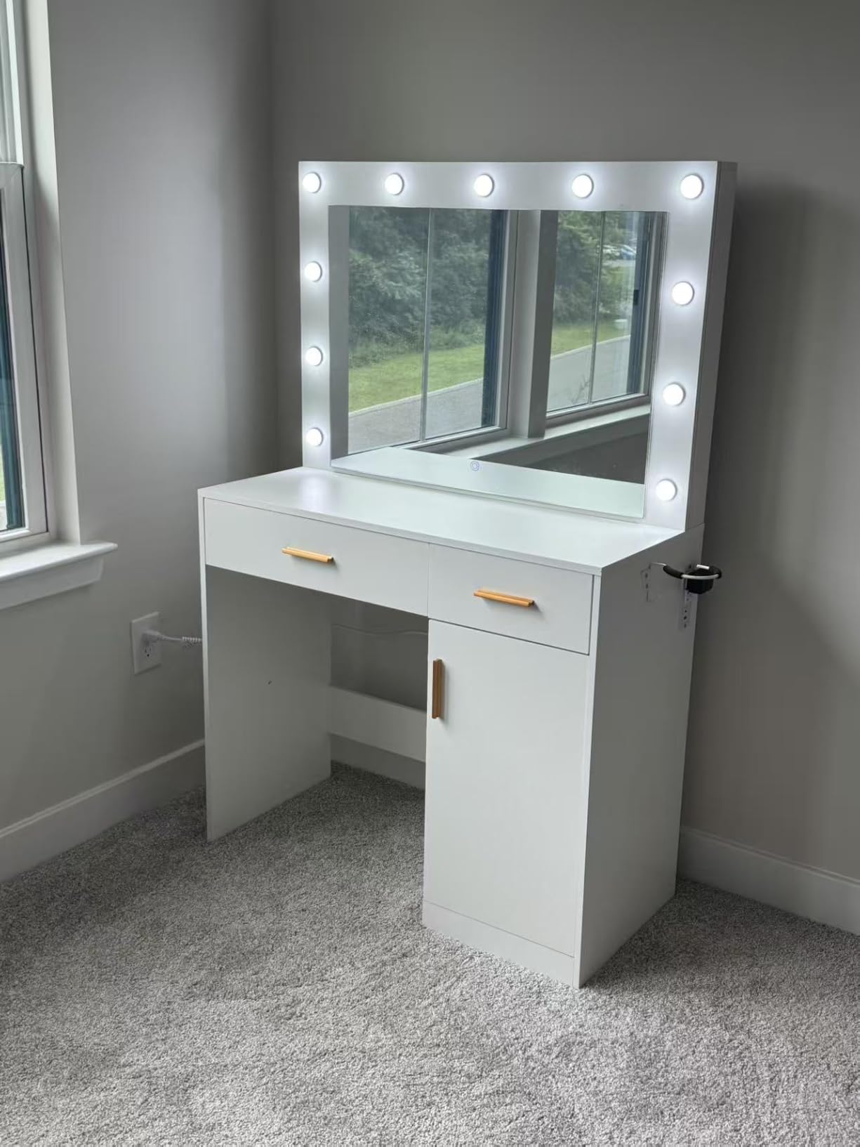 DUMOS Makeup Vanity Desk with Mirror and Lights, Charging Station customer photo 2